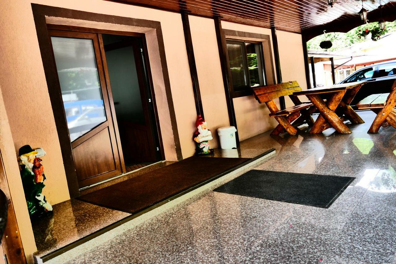 Pensiunea Roua Florilor Hotel Anina Buitenkant foto
